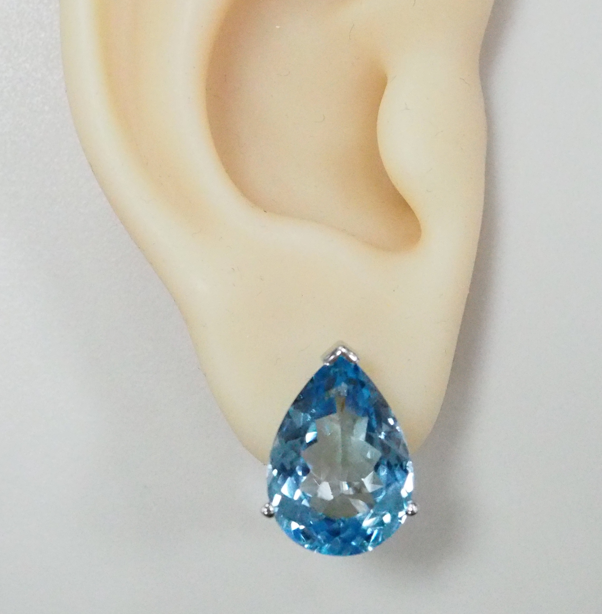Серебряные серьги с топазами